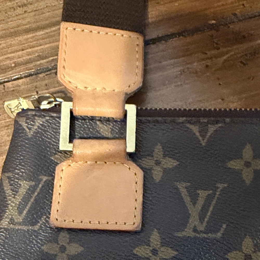 Louis Vuitton Monogram Brown Messenger Bag- great used condition - Picture 6 of 16